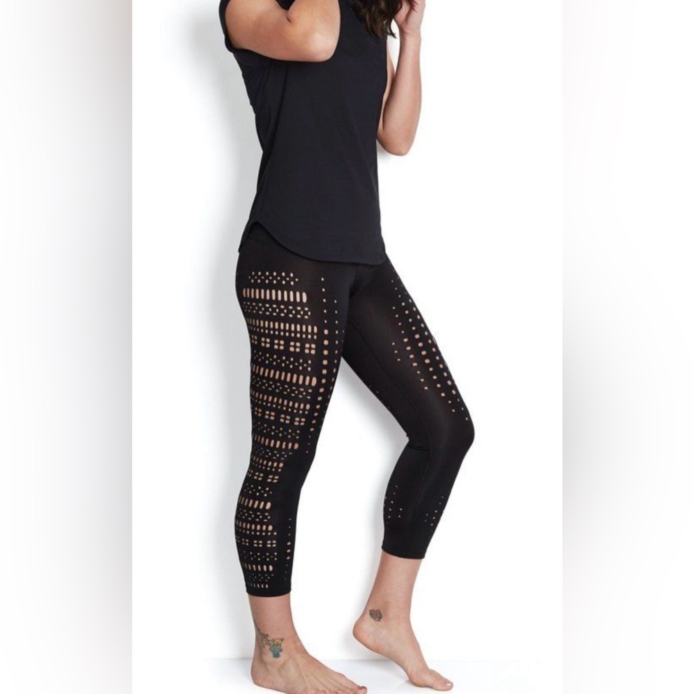 BELOFORTE black laser-cut workout legging Size M